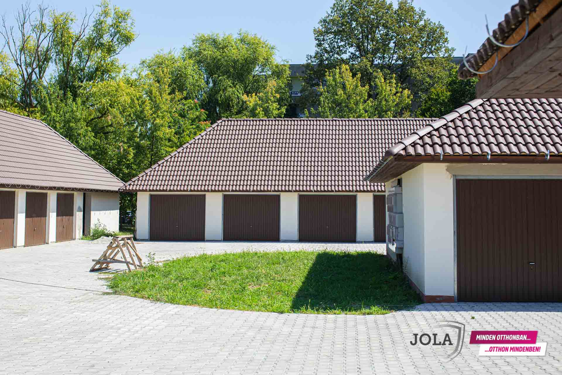 Jola - billenő garázskapu