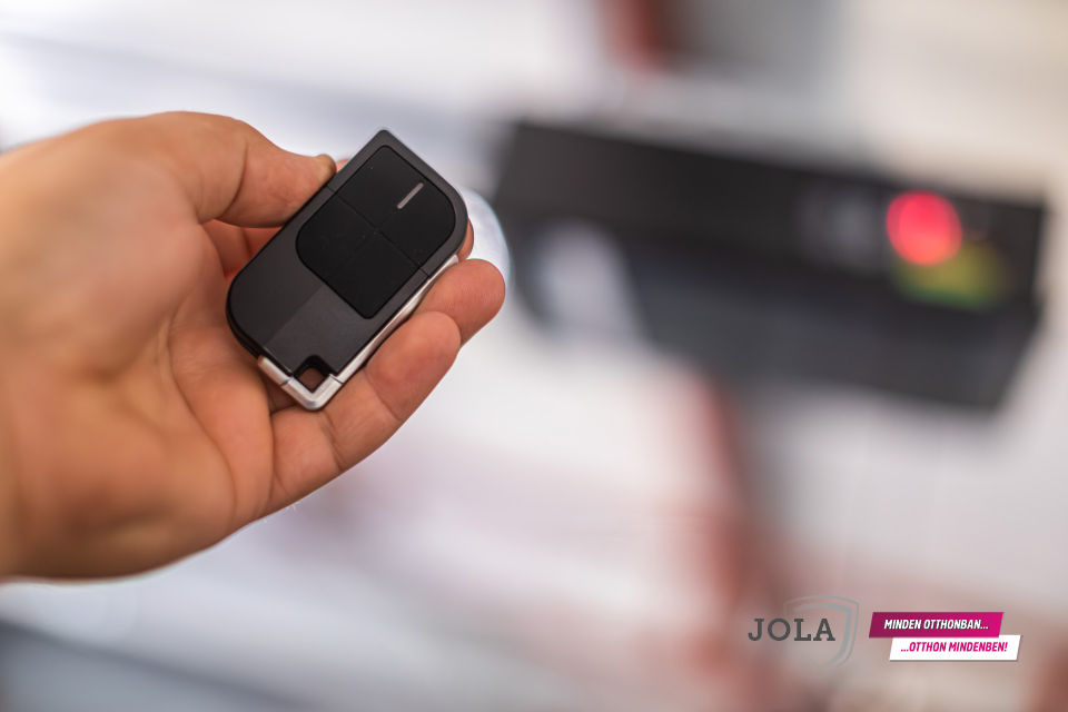Jola távvezérelt automata garázskapuk