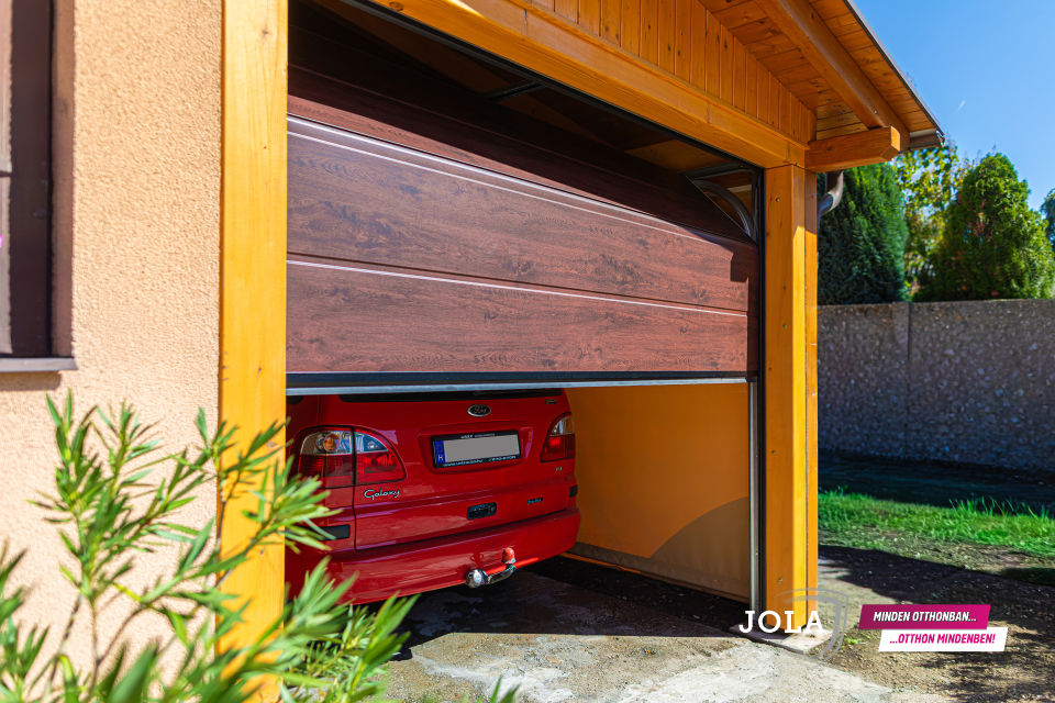 Jola dió szélesbordás szekcionált garázskapu